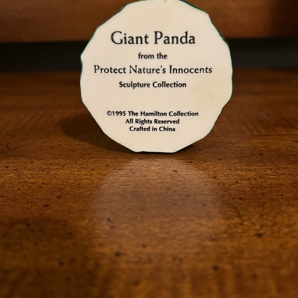 Vintage Giant Panda from the Protect Nature’s Innocents Sculpture Collection - Picture 2 of 6